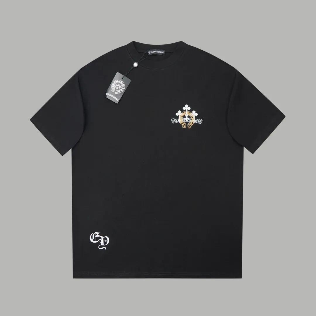 🅿️220 ✨CH✨🆕25SS spring and summer new style Crow Heart ✝ frame logo patch short sleeves Light luxury essential item for daily commuting for men and women Correct version Welcome to compare Detailed features · 260g 100% pure cotton double yarn jersey fabric · Custom dyed in the same cylinder, special thickened 32 double-ply 1X1 threads · Double-needle stitching and cross-stitching technology · Original main mark, washed tag, branded moisture-proof paper packaging Color: White/Black/ Size: S/M/L/XL